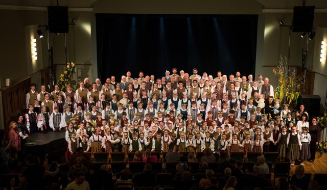 Deju koncerts "Lieldieniņa braukšus brauca"